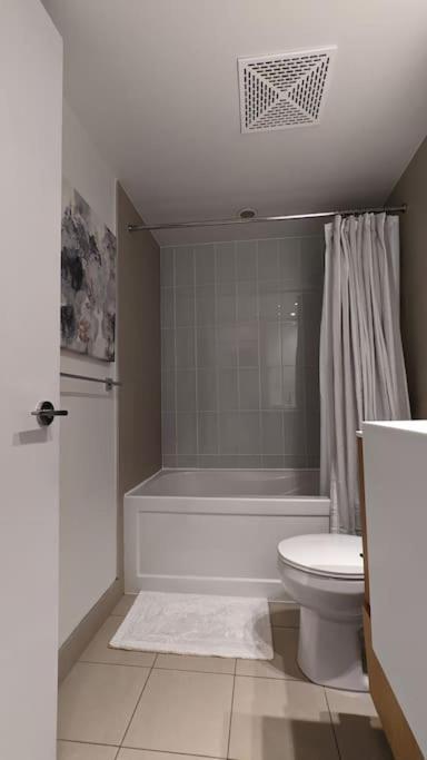 Lovely 2 Bed Condo In Downtown Toronto Exterior foto